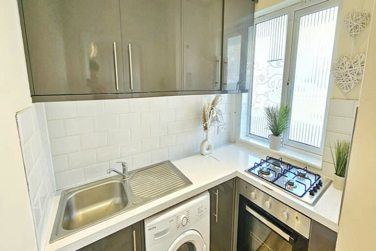 leytonstone_1000157436-01