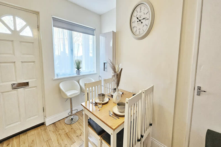 leytonstone_1000159418-01