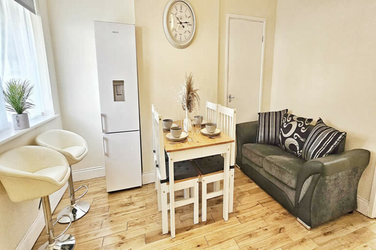 leytonstone_1000159420-01